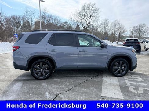 Used 2025 Honda Pilot Sport image 7