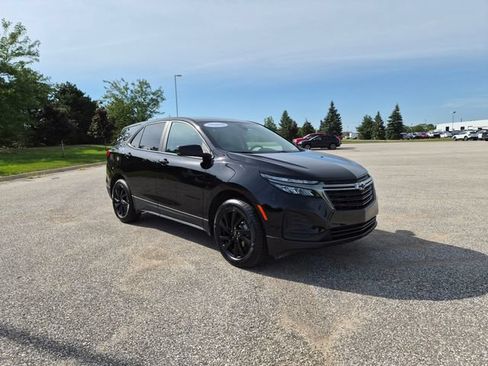 Used 2024 Chevrolet Equinox LS w/ LS Convenience Package AWD/4WD image 4