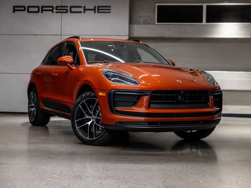 Certified 2025 Porsche Macan AWD/4WD image 10