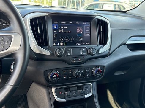 Used 2023 GMC Terrain SLT image 24