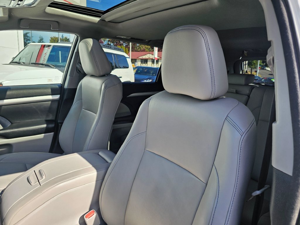 Used 2018 Toyota Highlander XLE AWD/4WD image 21