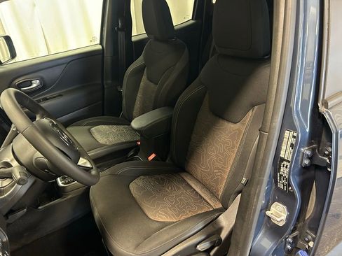 Used 2023 Jeep Renegade Latitude image 8