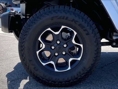 Used 2023 Jeep Wrangler Unlimited Sahara AWD/4WD image 8