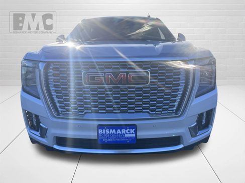 Used 2022 GMC Yukon Denali w/ Denali Premium Package image 4