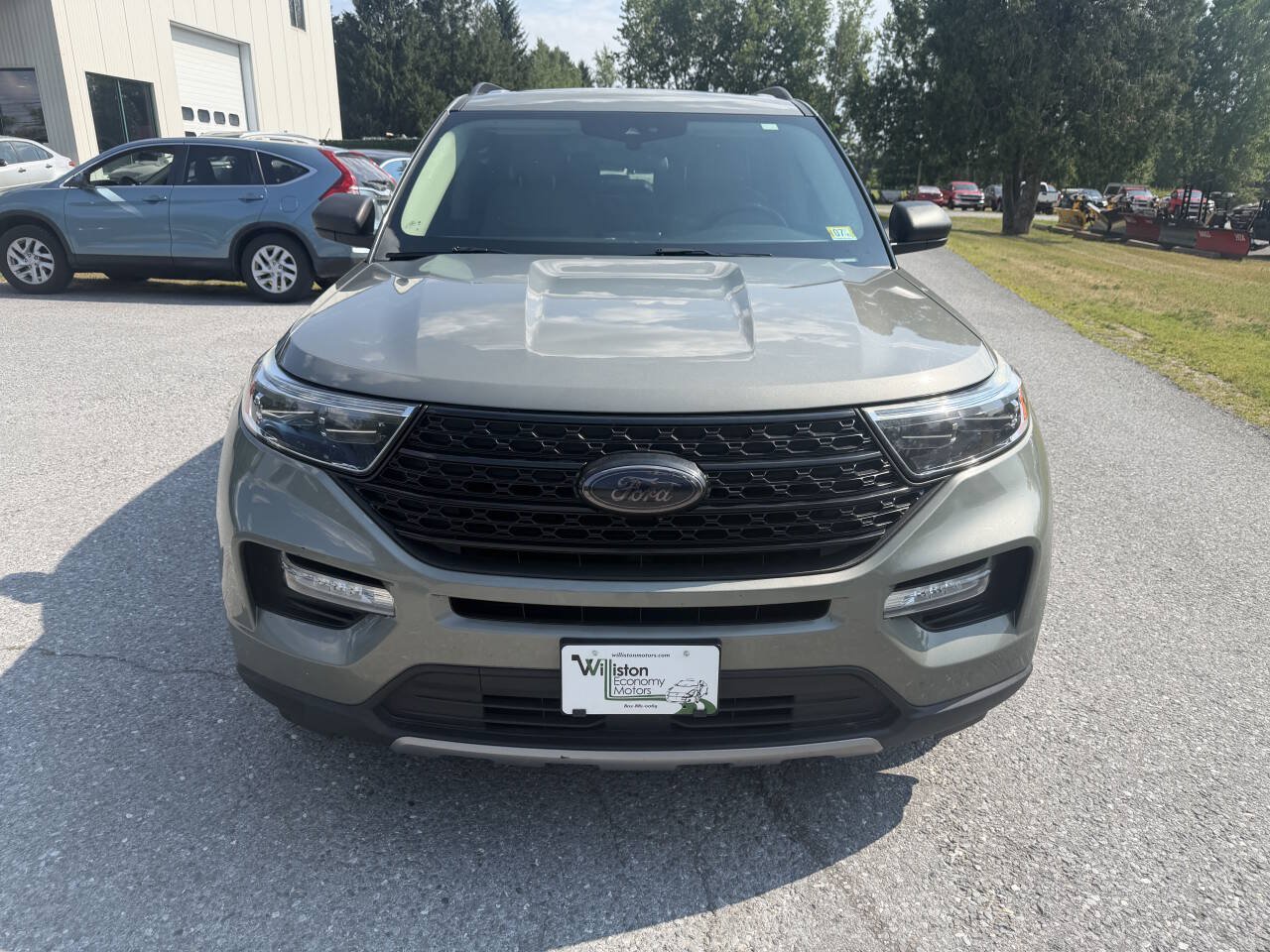 Used 2020 Ford Explorer XLT w/ Equipment Group 202A AWD/4WD image 8