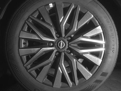 Used 2025 Nissan Altima 2.5 SV FWD image 14