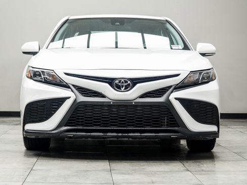 Used 2024 Toyota Camry SE image 7