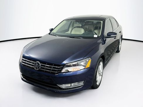 Used 2015 Volkswagen Passat TDI SEL Premium FWD image 3