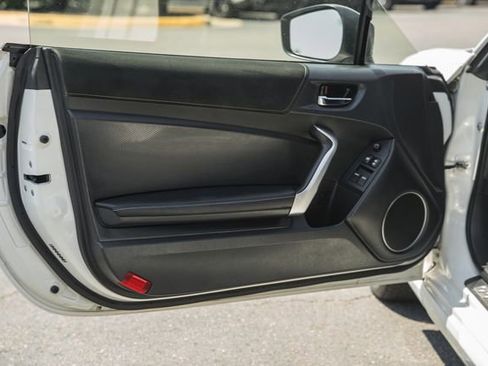 Used 2017 Toyota 86 RWD image 30