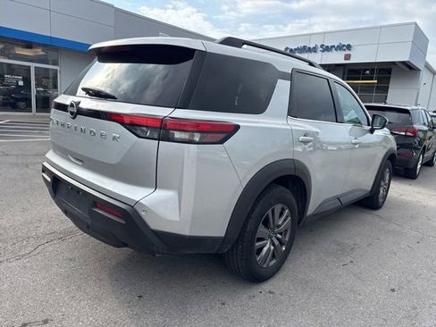 Used 2025 Nissan Pathfinder SV FWD image 4