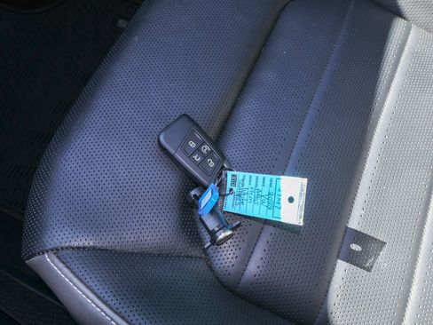 Used 2022 Volkswagen Atlas SEL Premium image 31