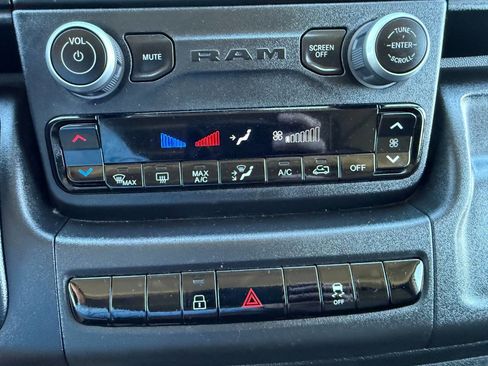 Used 2024 RAM ProMaster 2500 w/ Convenience Group image 39