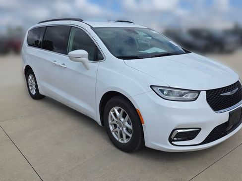 Used 2022 Chrysler Pacifica Touring-L w/ Uconnect Theater Family Group FWD image 7
