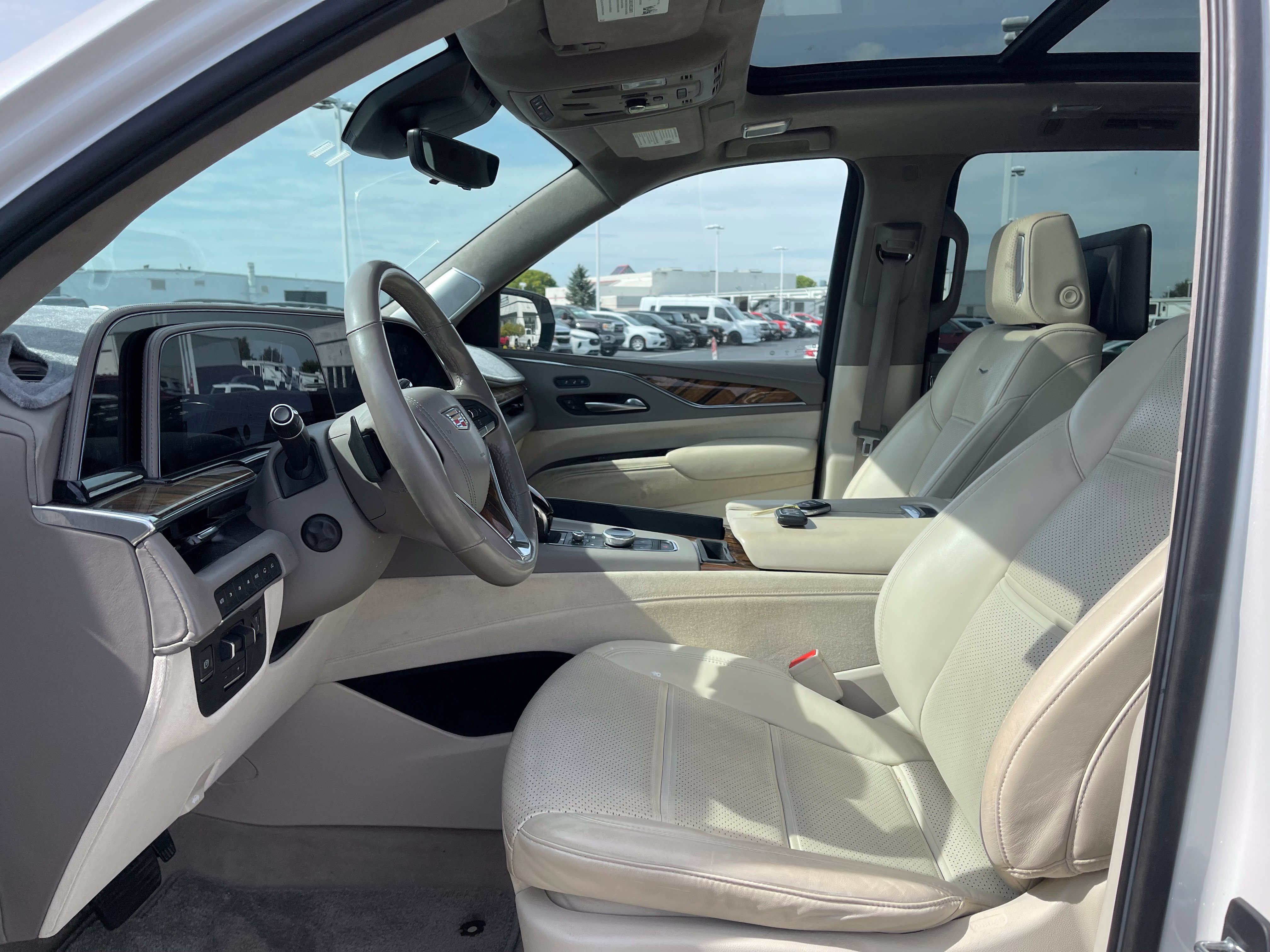 Used 2021 Cadillac Escalade ESV Sport Platinum w/ Heavy-Duty Trailer Package AWD/4WD image 15