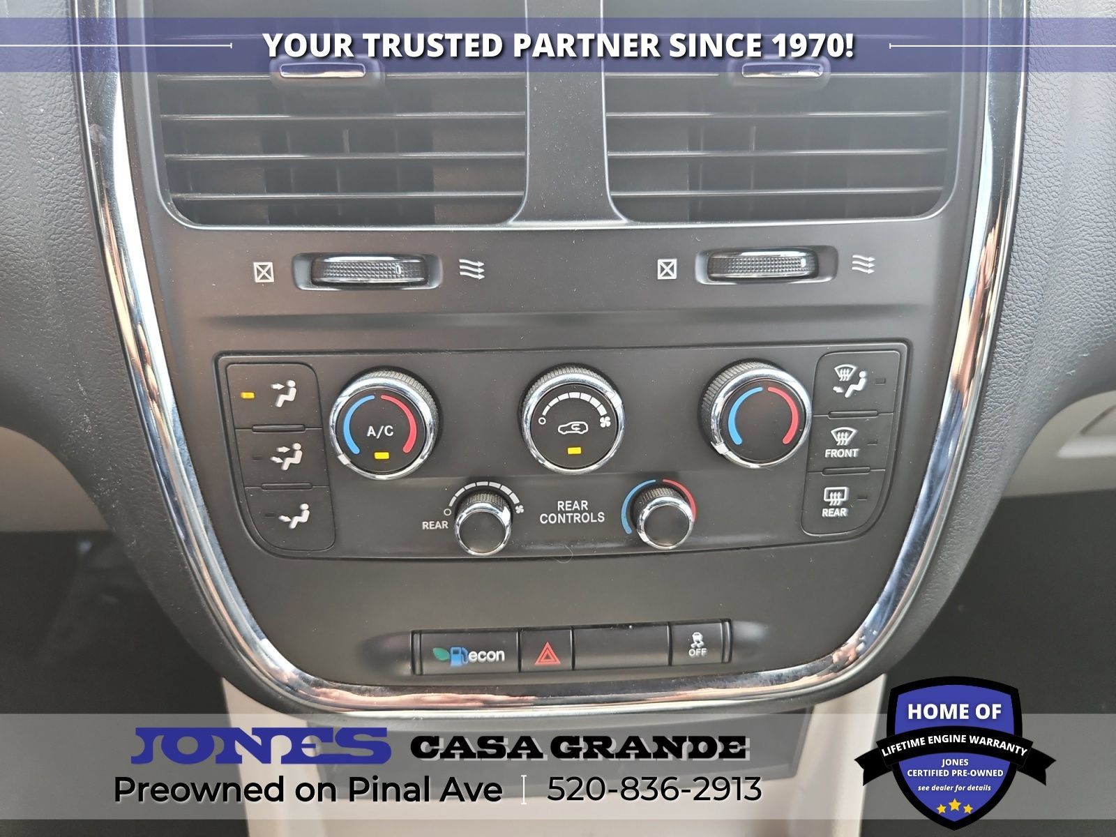 Used 2017 Dodge Grand Caravan SXT FWD image 17