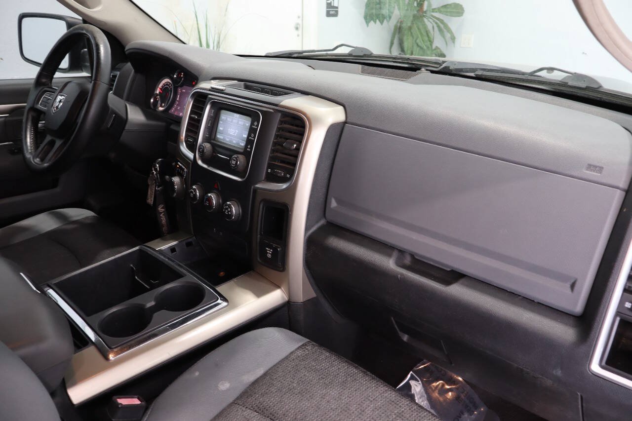 Used 2013 RAM 1500 SLT RWD image 8
