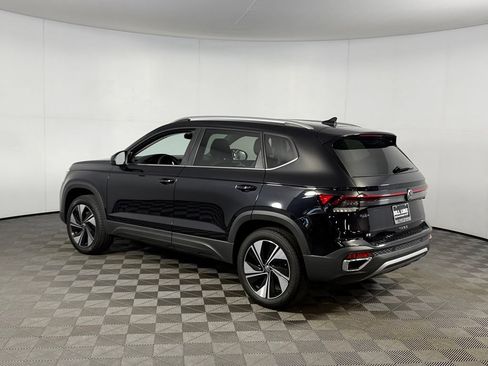 Used 2025 Volkswagen Taos SE AWD/4WD image 10