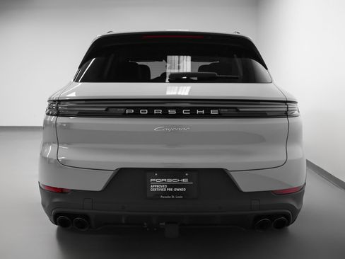 Certified 2025 Porsche Cayenne AWD/4WD image 11