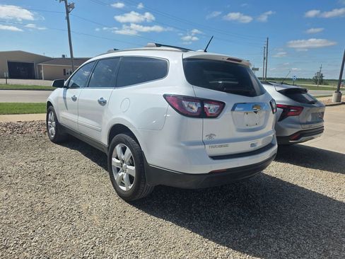 Used 2017 Chevrolet Traverse LT w/ Style and Technology Package FWD image 3