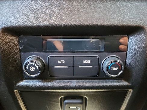 Used 2023 Chevrolet Traverse LT image 20