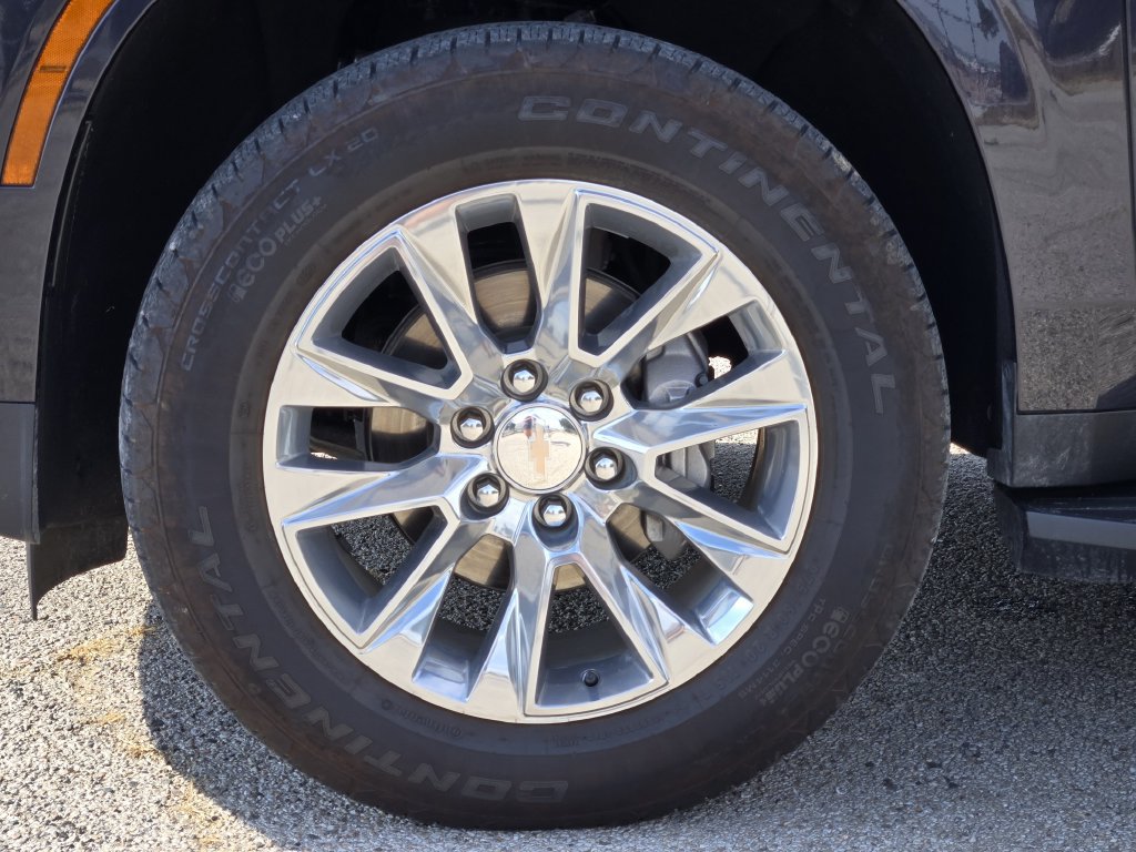 Used 2025 Chevrolet Suburban Premier RWD image 12