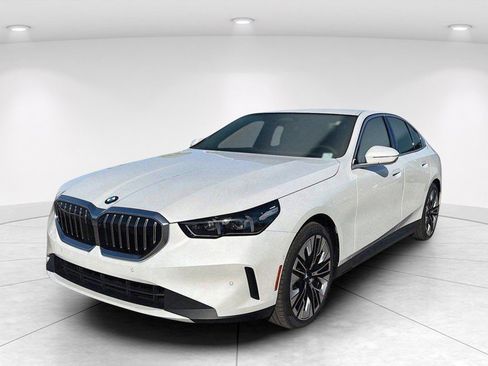 New 2026 BMW 530i xDrive w/ Premium Package AWD/4WD image 8