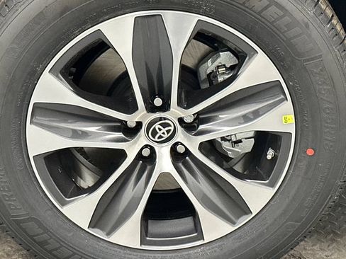 Certified 2024 Toyota Highlander XLE AWD/4WD image 21