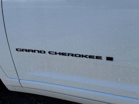 New 2026 Jeep Grand Cherokee Limited image 9