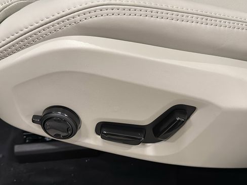 New 2026 Volvo XC60 B5 Ultra w/ Protection Package Premier AWD/4WD image 24