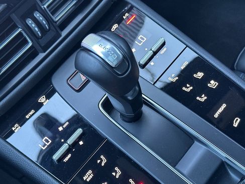 Used 2024 Porsche Macan image 28