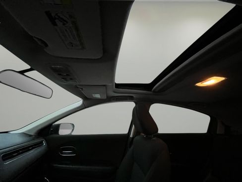 Used 2018 Honda HR-V EX image 10