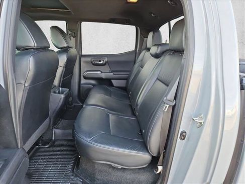 Used 2019 Toyota Tacoma TRD Off-Road image 19