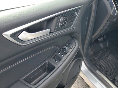 Used 2024 Ford Edge Titanium image 13