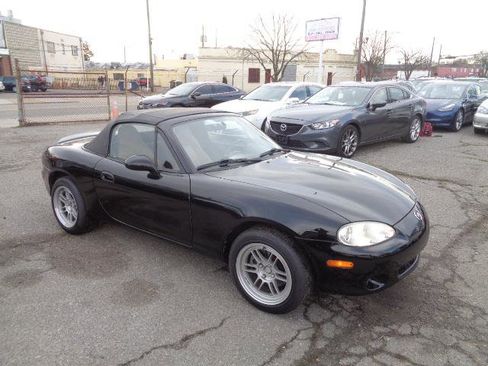 Used 2004 MAZDA MX-5 Miata LS w/ Convenience Pkg image 9