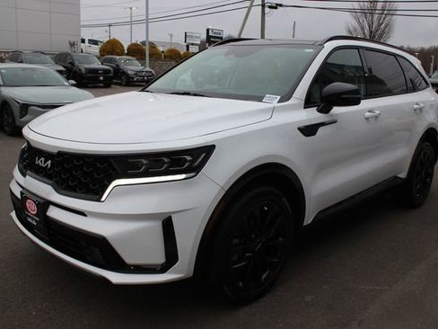Used 2023 Kia Sorento SX image 2