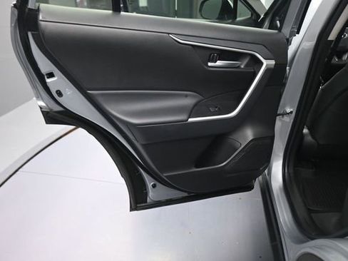 Used 2025 Toyota RAV4 XLE AWD/4WD image 18