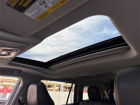 Used 2023 Toyota Highlander XLE image 27