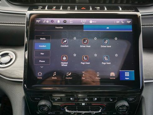 Used 2024 Jeep Grand Cherokee L Limited w/ Luxury Tech Group II image 16