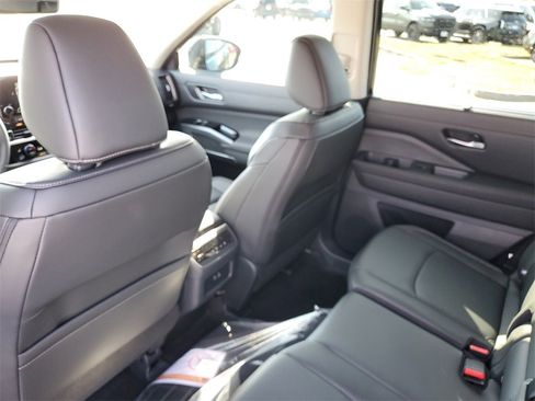New 2025 Nissan Pathfinder SL w/ Black Appearance Package image 6