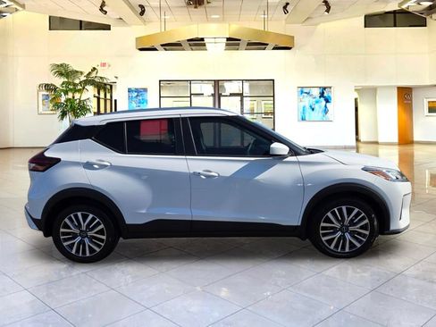 Certified 2023 Nissan Kicks SV FWD image 4
