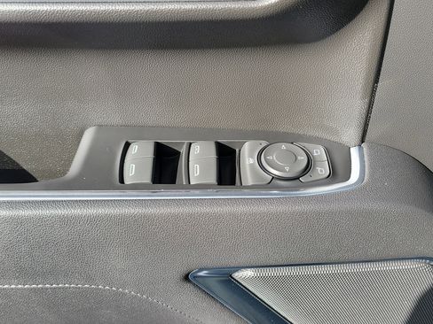 Used 2025 Chevrolet Silverado 1500 LT image 24