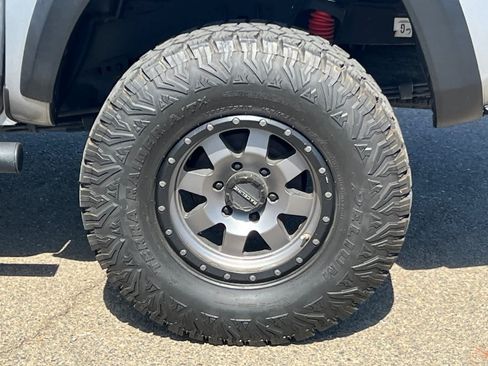 Used 2017 Toyota Tacoma TRD Off-Road AWD/4WD image 25