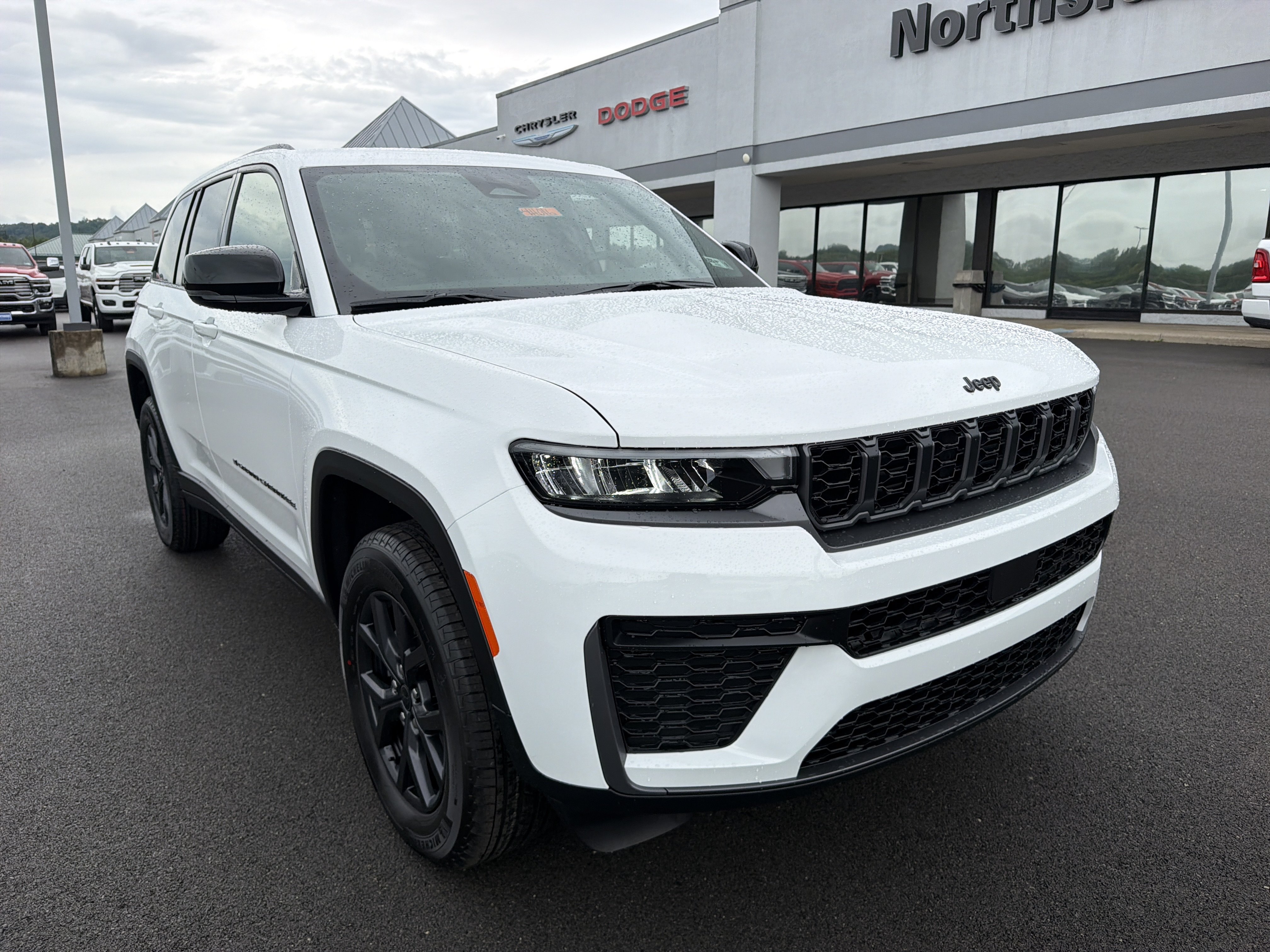 New 2027 Jeep Grand Cherokee 4WD image 3