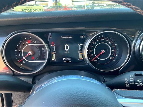 Used 2022 Jeep Wrangler Unlimited Rubicon AWD/4WD image 36