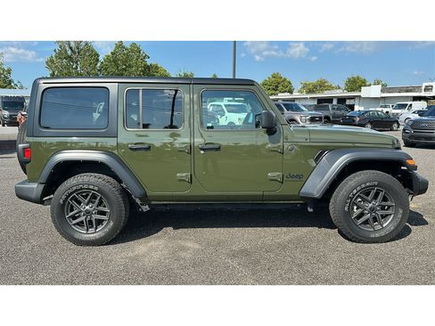 Used 2024 Jeep Wrangler Unlimited Sport AWD/4WD image 6