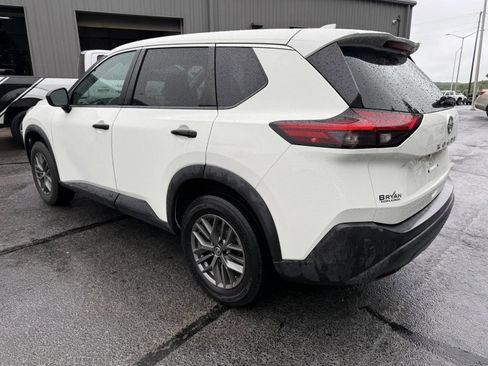 Used 2021 Nissan Rogue S FWD image 2