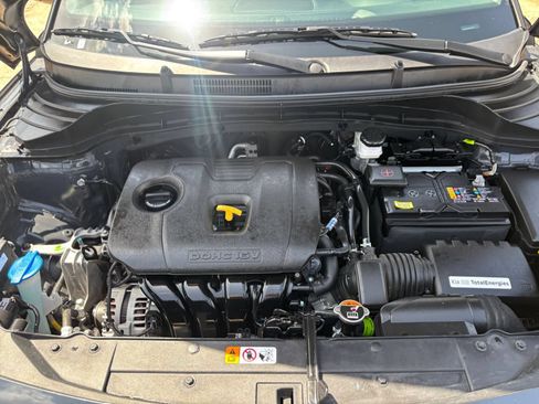 Used 2025 Kia Soul LX w/ LX Technology Package FWD image 30