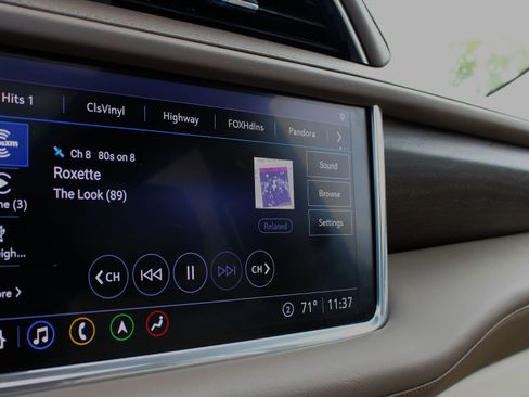 Used 2021 GMC Yukon Denali w/ Denali Premium Package image 30