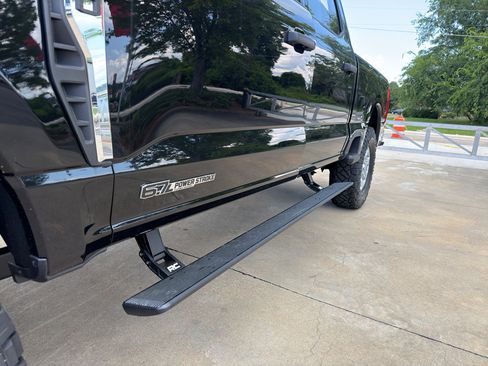 Used 2023 Ford F250 XLT AWD/4WD image 3