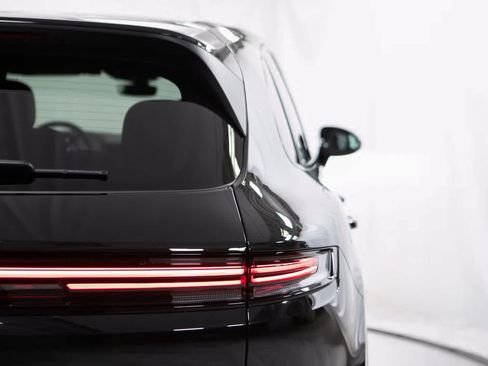 Certified 2025 Porsche Cayenne E-Hybrid AWD/4WD image 20